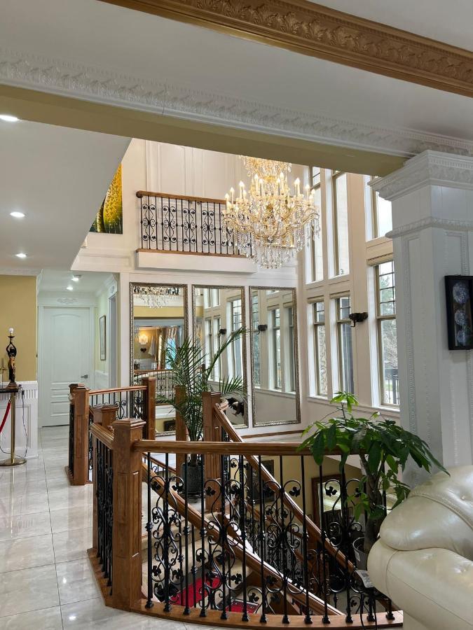 Empire Palace 호텔 서레이 외부 사진